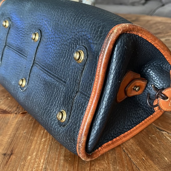 VINTAGE DOONEY & BOURKE SATCHEL R729 NAVY/BRITISH TAN TRIM - Picture 5 of 16